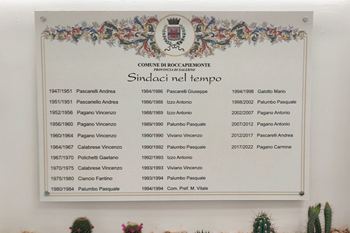 Roccapiemonte, taglio del nastro e scoperta la targa nel nuovo androne del Palazzo Comunale