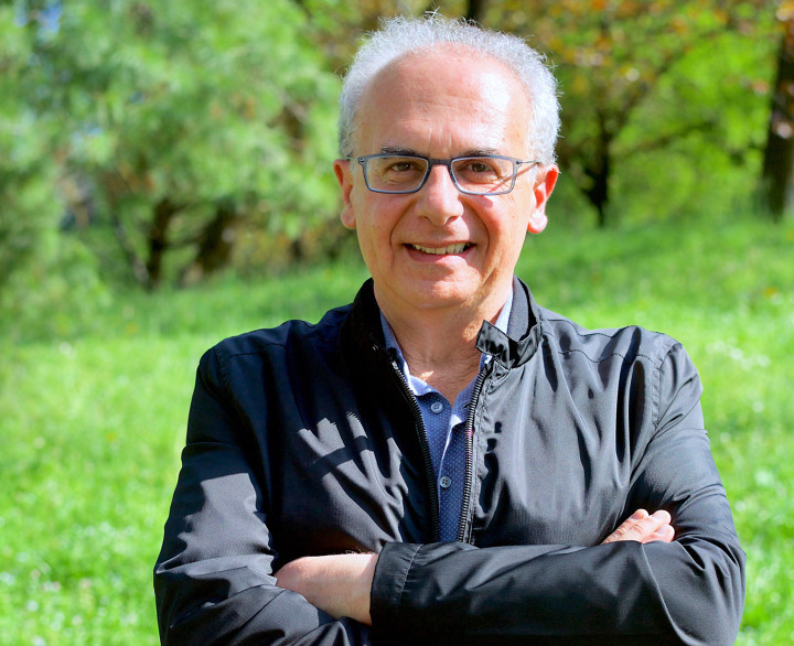 Pino Imperatore presenta il suo libro ” Tutti matti per gli Esposito” il 4 giugno a Vietri