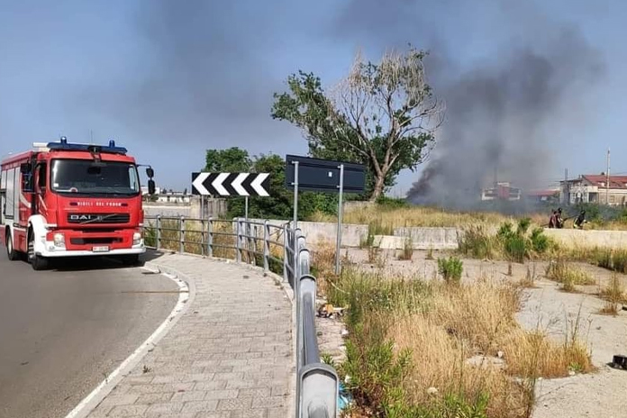 Storie cittadine. Siamo alle solite: due anni dopo fiamme nell’area ex scalo merci di Angri