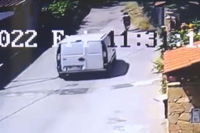 Arrestato l’investitore folle. Travolge tre persone con un furgone nel Napoletano