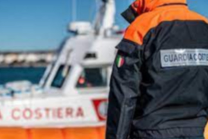 Salerno. Incendio a bordo di un natante da diporto: intervento della Guardia Costiera per assistenza e soccorso