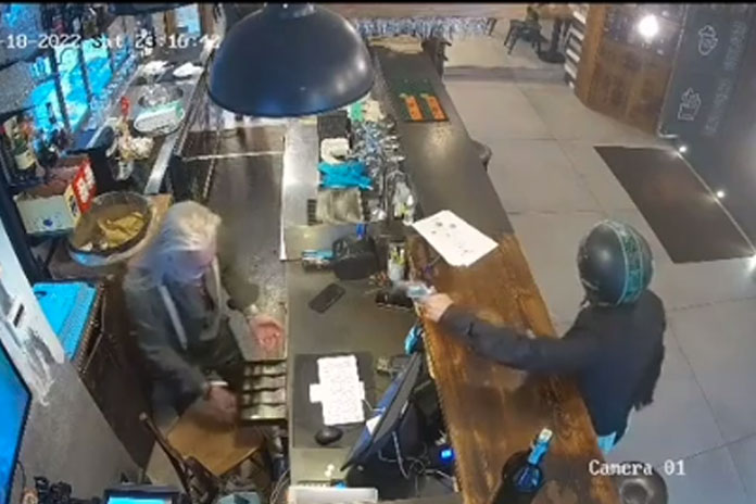 Video/ Napoli, rapina in un pub: Borrelli “Nessuno è più al sciuro”