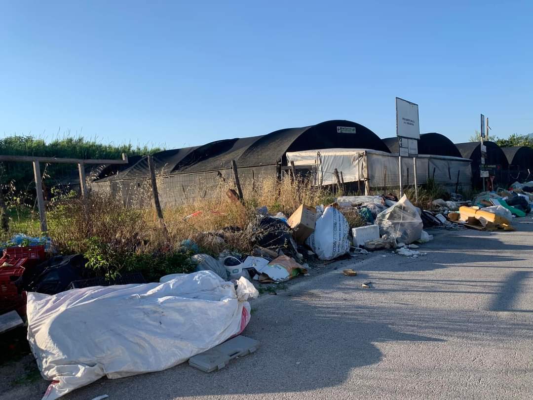 Angri, rifiuti in via Orta Longa: Provincia immobile!