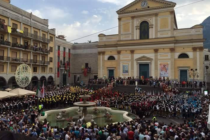 Disfida Trombonieri e festa Monte Castello 2022: “Il PD sta distruggendo il folklore a Cava de’ Tirreni”, la nota di Italo Cirielli (FdI)