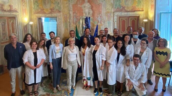 Vietri sul Mare.  Scuola di Ceramica: cerimonia di consegna dei camici