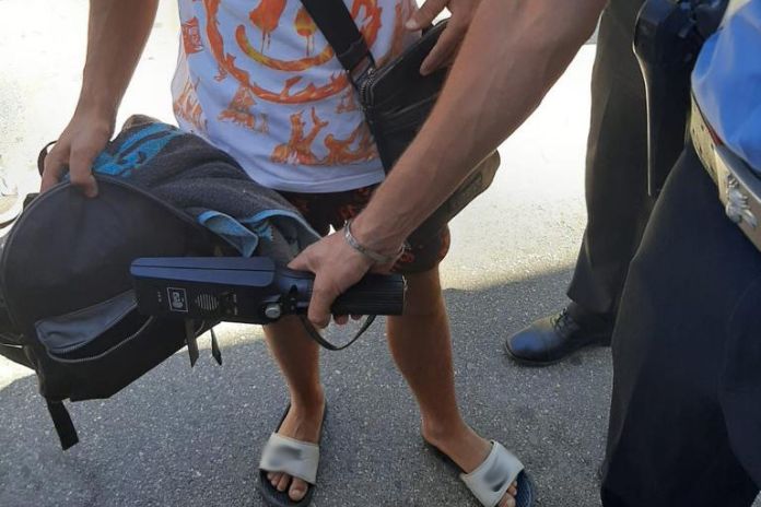 Penisola Sorrentina. Controlli dei Carabinieri durante il fine settimana con cani antidroga e metal detector