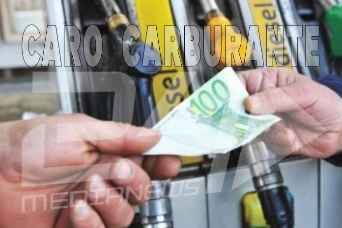 Codacons: caro-benzina modifica abitudine degli italiani: la guida, occhio ai prezzi, anche il Self sale