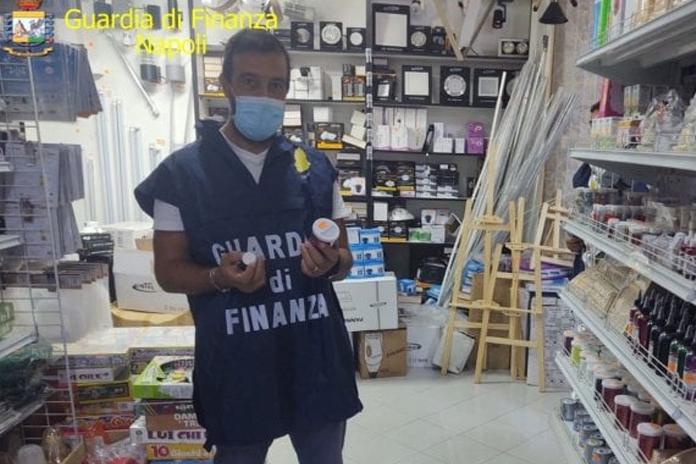Gdf Napoli, contraffazione: sequestrati 250mila articoli e denunciate 23 persone