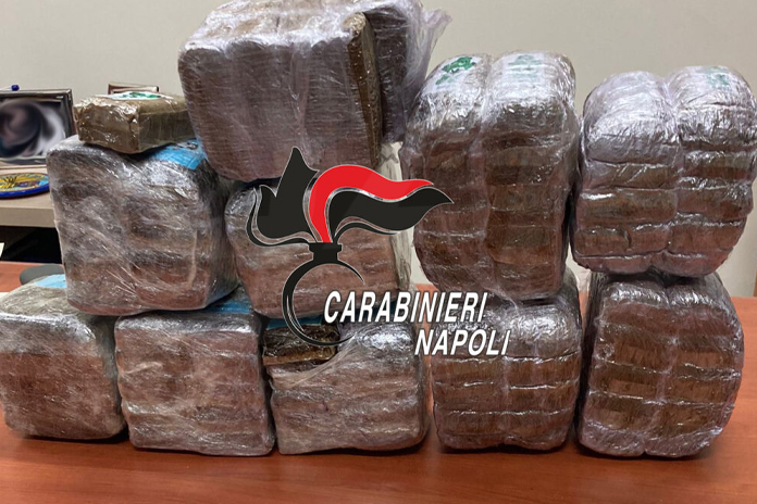 Due uomini accusati di detenzione e trasporto di 255 kg di hashish, finiscono ai domiciliari