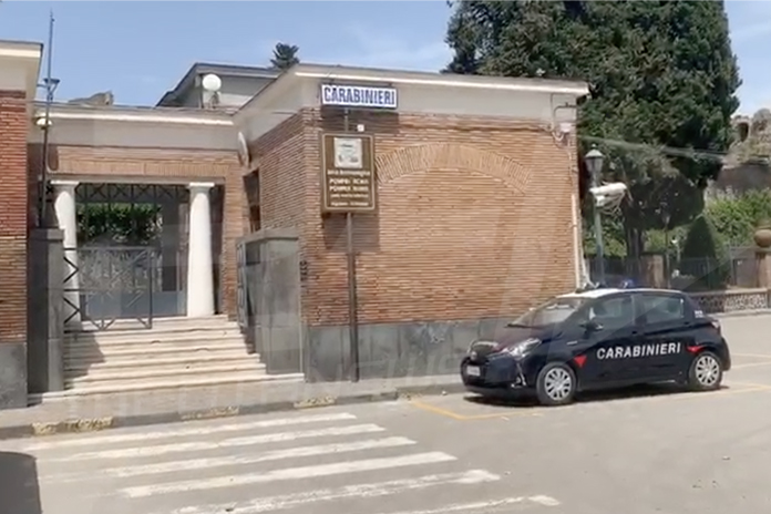 Pompei: Carabinieri scoprono due accompagnatori turistici abusivi, denunciati