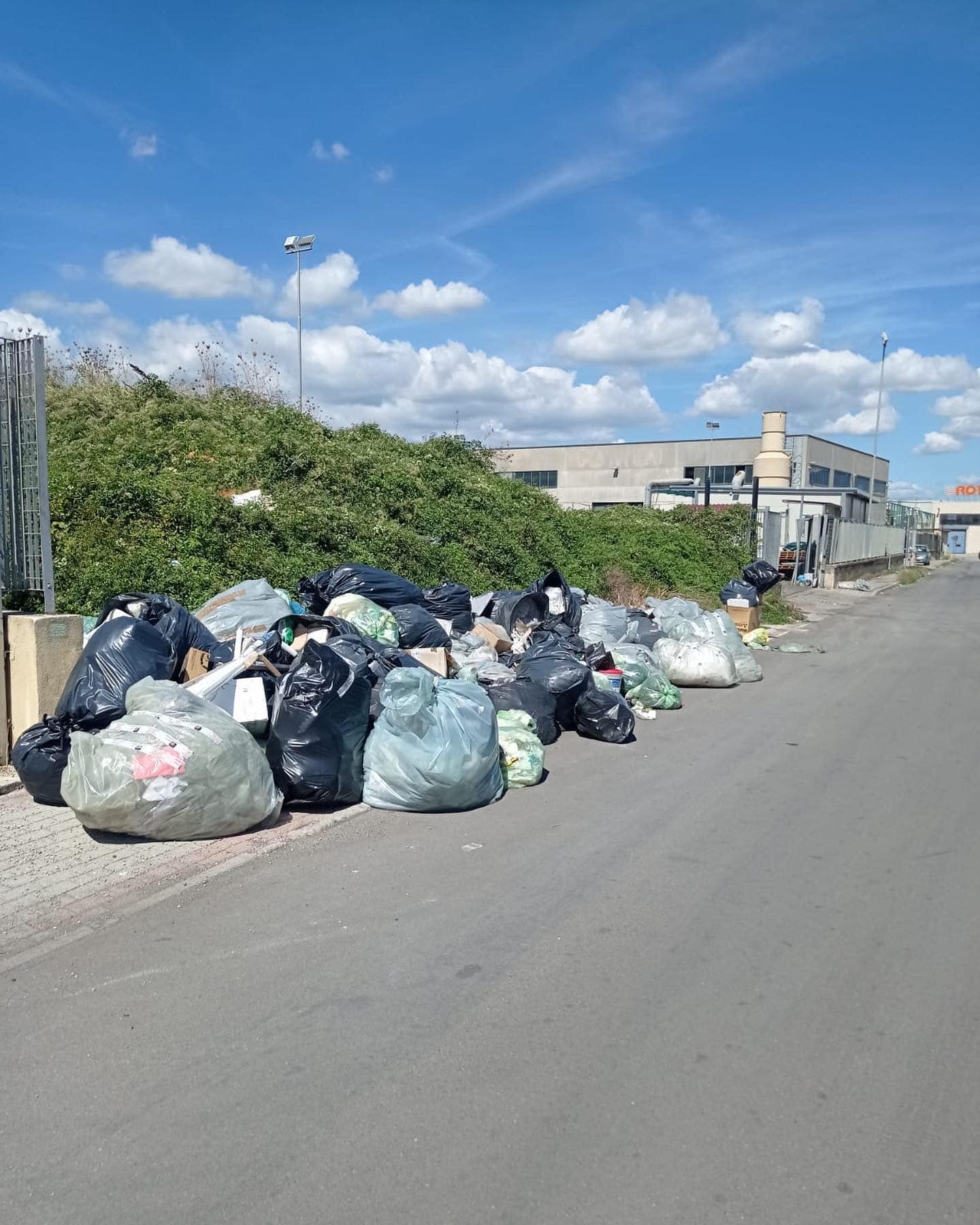 Angri, rimosse microdiscariche dalla zona industriale!