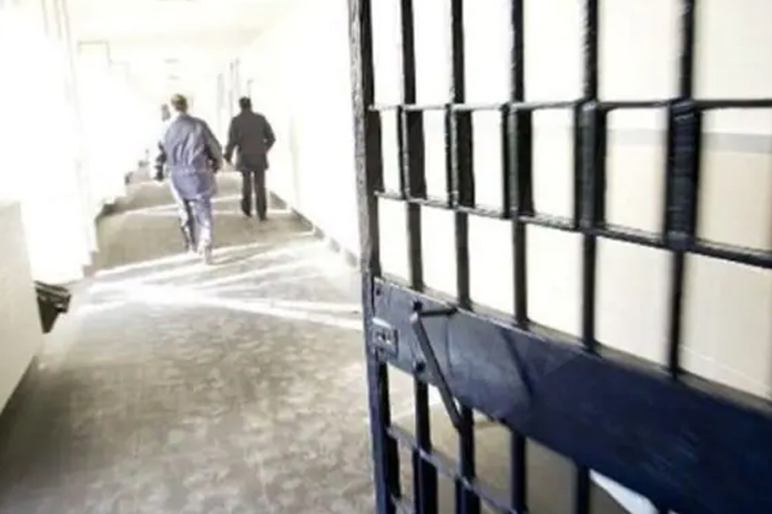 Enna: cappellano arrestato, consegnava droga ai detenuti