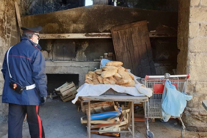 Scatta sequestro di un forno: scarti di legno per cuocere il pane