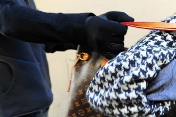 Napoli, scatta lo stato di fermo per un 46enne ed una 45enne, entrambi autori di un furto pluriaggravato