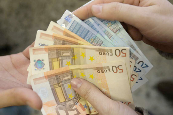 Napoli, 11 arresti per usura: c’è anche un carabiniere. Tra le vittime l’ex calciatore Giuseppe Bruscolotti