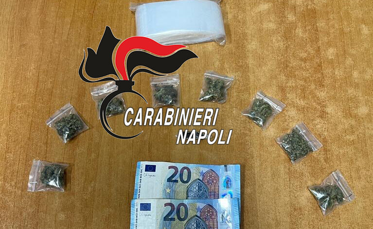 Napoli. A Ponticelli i Carabinieri bloccano donna e sua figlia 14enne per spaccio