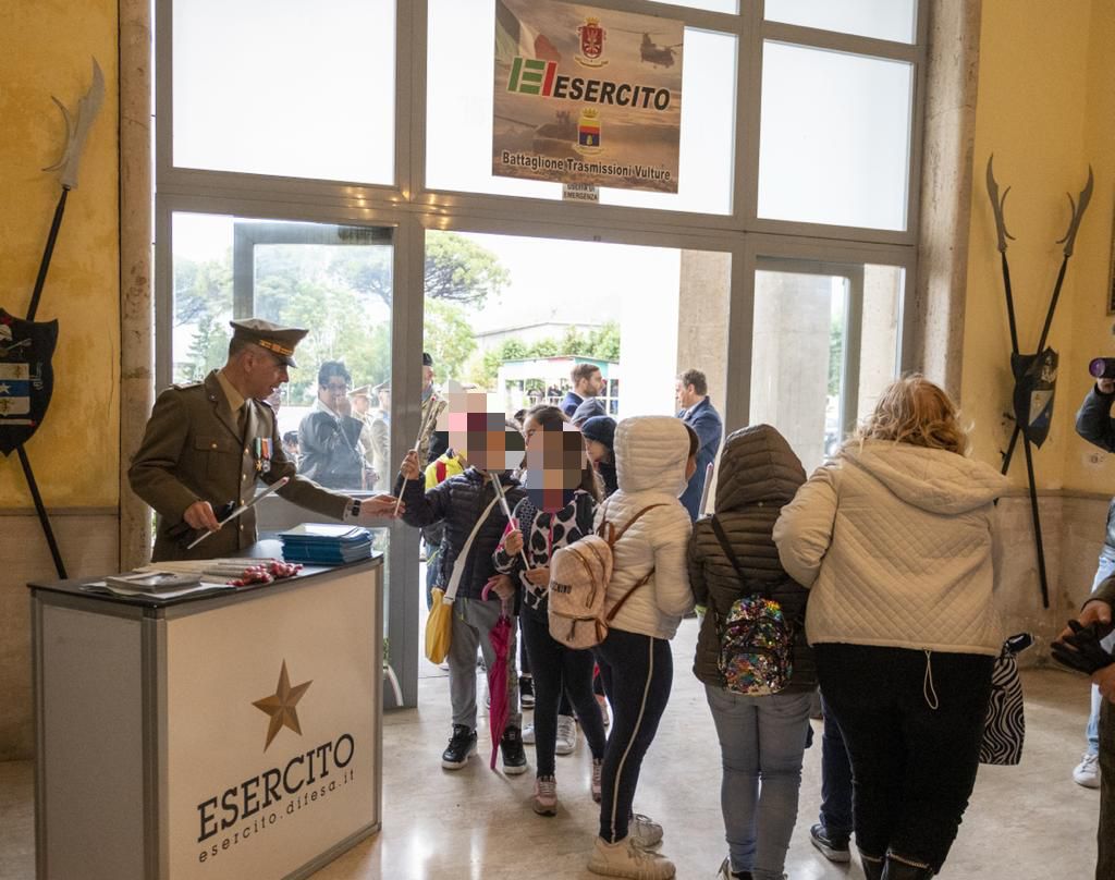 Nocera Inferiore. Il Battaglione Vulture apre le porte ai cittadini e alle scuole, forte il legame tra Esercito e cittadinanza