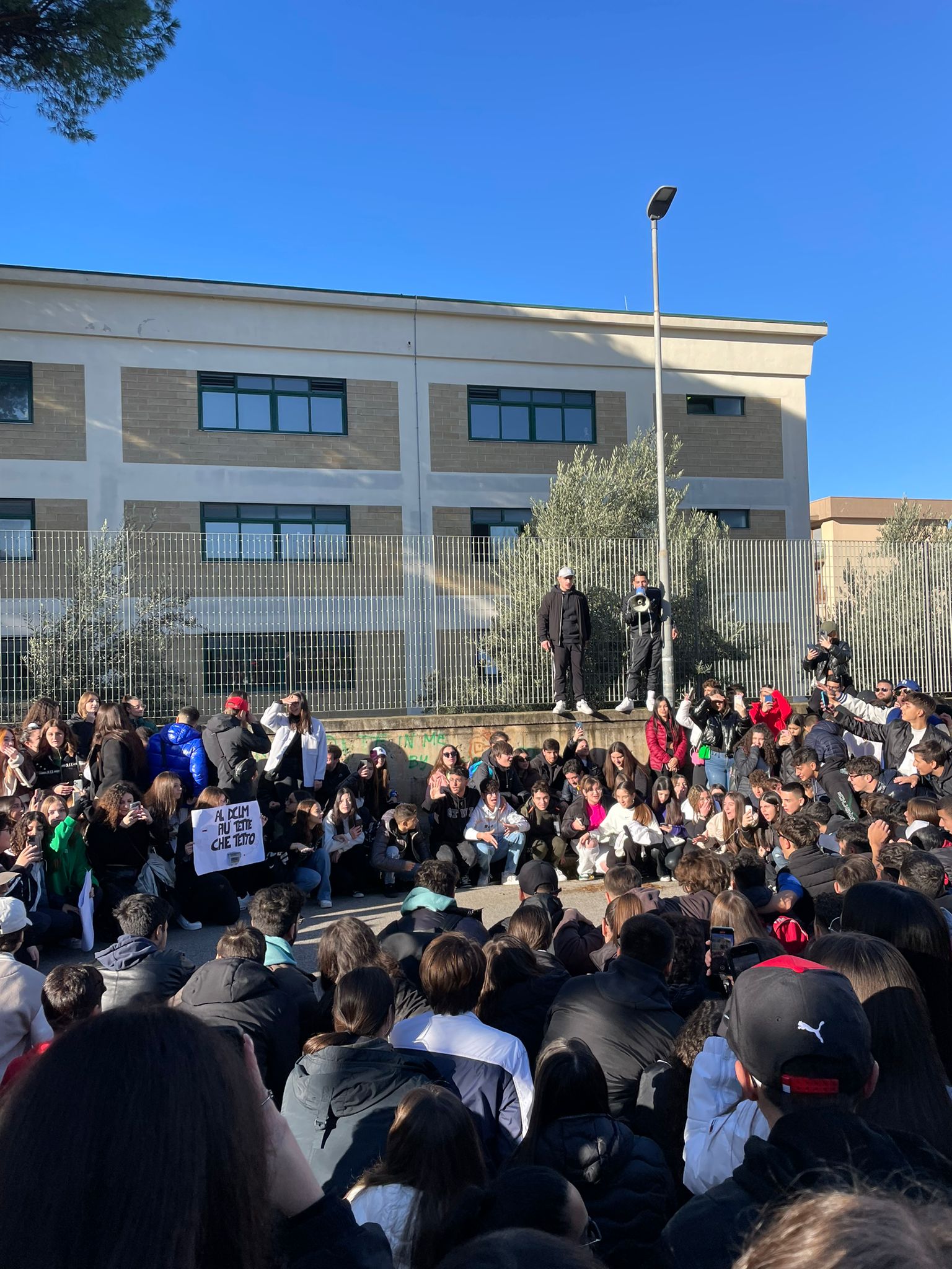 Angri, protesta liceo “La Mura”: Del Sorbo: “studenti chiedono tutela e attenzione!”