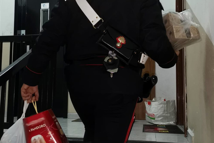 CARABINIERI NATALE SOCCORONO ANZIANA