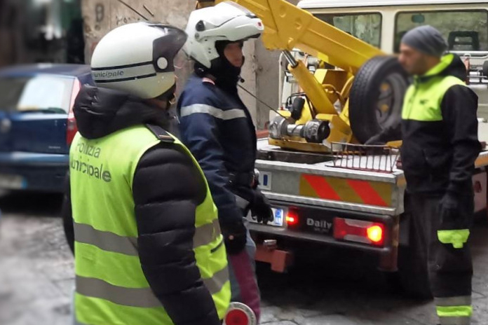 Controlli a Forcella, rimossi motoveicoli e autovetture abbandonate e privi di copertura assicurativa