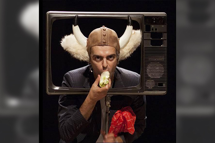 Giovedì 15 dicembre, alle 20.45, Andrea Cosentino in “Telemomò” al Centro Sociale di Pagani