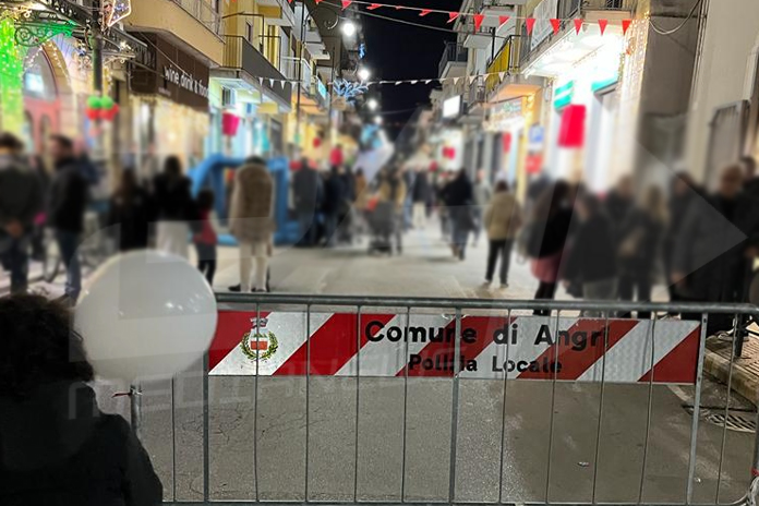 Angri, giovane a spasso per il centro minaccia i passanti: bloccato dall’ intervento della Comandante Galasso