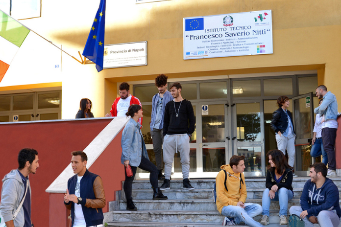 Portici. Scoppia tubatura dell’acqua nei pressi degli istituti scolastici “Nitti” e “Flacco”, studenti disagiati