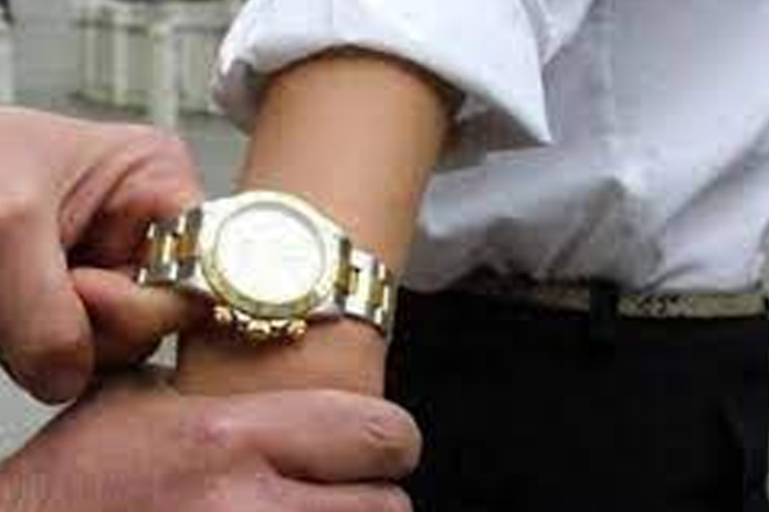 Napoli, furto di Rolex in via Petrarca: arrestato 49enne napoletano