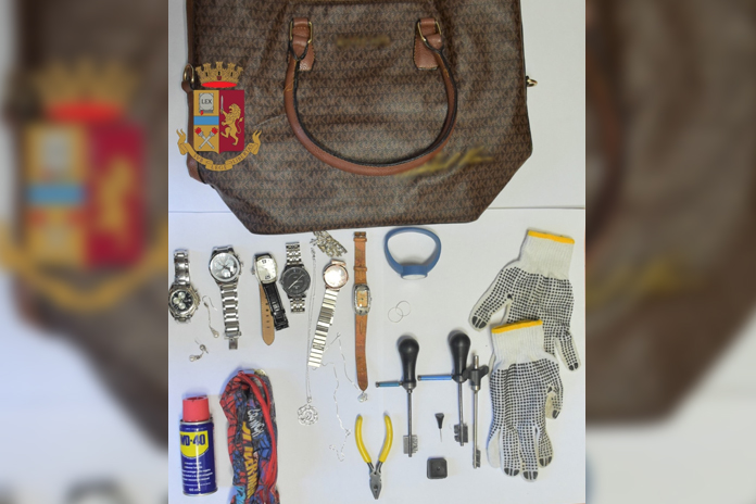 Castellammare di Stabia: rubano in un appartamento. Arrestati due fratelli