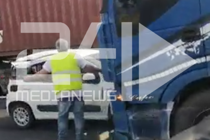 Auto tamponata da un Tir sulla A30: 2 feriti automobilista e moglie (foto)