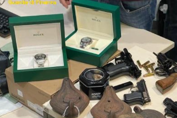 Napoli. Tenta estorsione da 7 milioni dopo investimento sbagliato: dalle perquisizioni spunta un tesoro