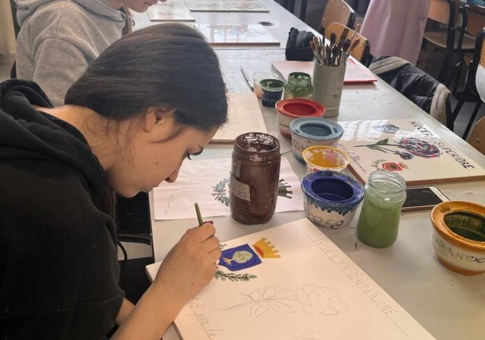 Nocera Superiore. Cerimonia di scoprimento delle maioliche realizzate dagli studenti del liceo “Galizia” per l’8 marzo