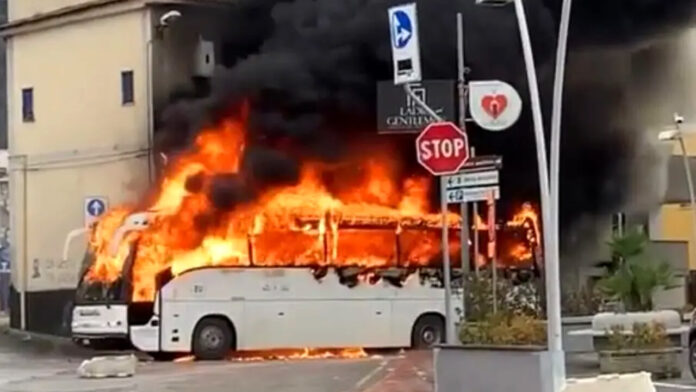 Scontri Paganese-Casertana con bus in fiamme, 200 indagati