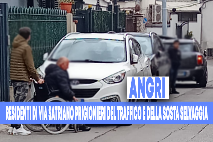 Angri, residenti di via Satriano prigionieri del traffico e sosta selvaggia: “Qui è un incubo”