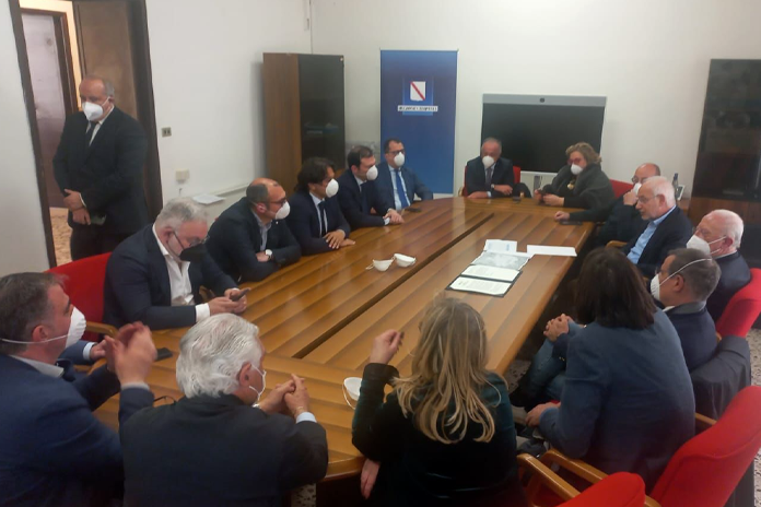 Masterplan dell’Agro: arriva la firma dei sindaci alla presenza di De Luca: ecco i 12 comuni che hanno firmato