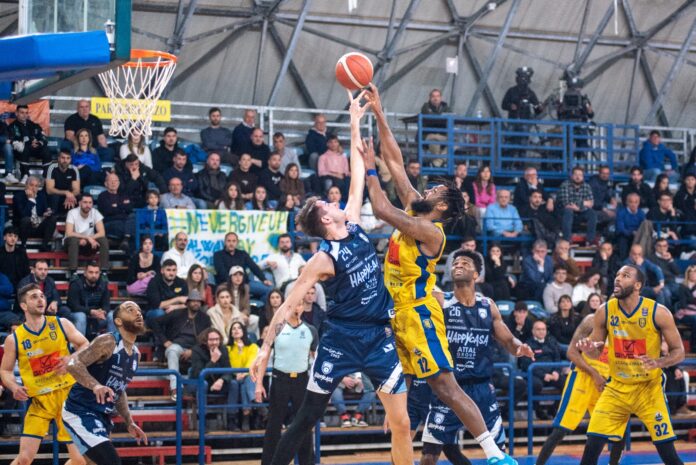 Pinkins-a-canestro-contro-Happy-Casa-Brindisi