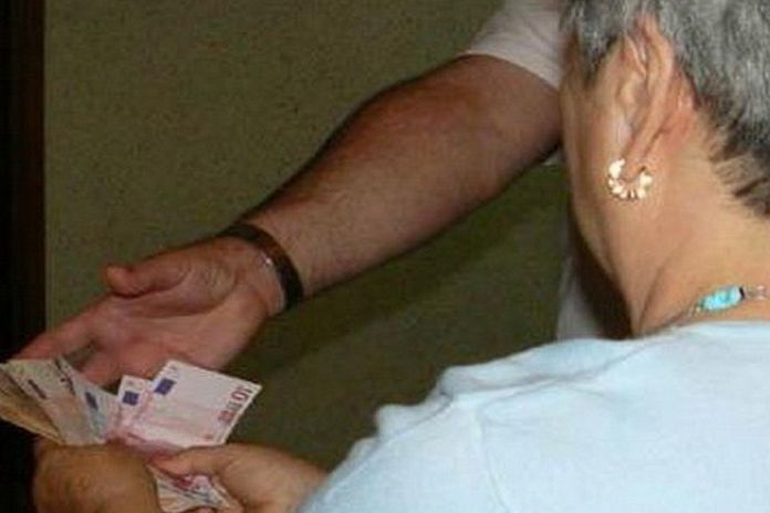 Cava de’Tirreni: truffa aggravata e rapina a danni di una donna di 87 anni, arrestato