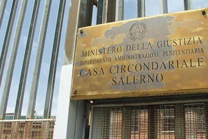 Salerno, droga e telefoni nel carcere: 56 indagati