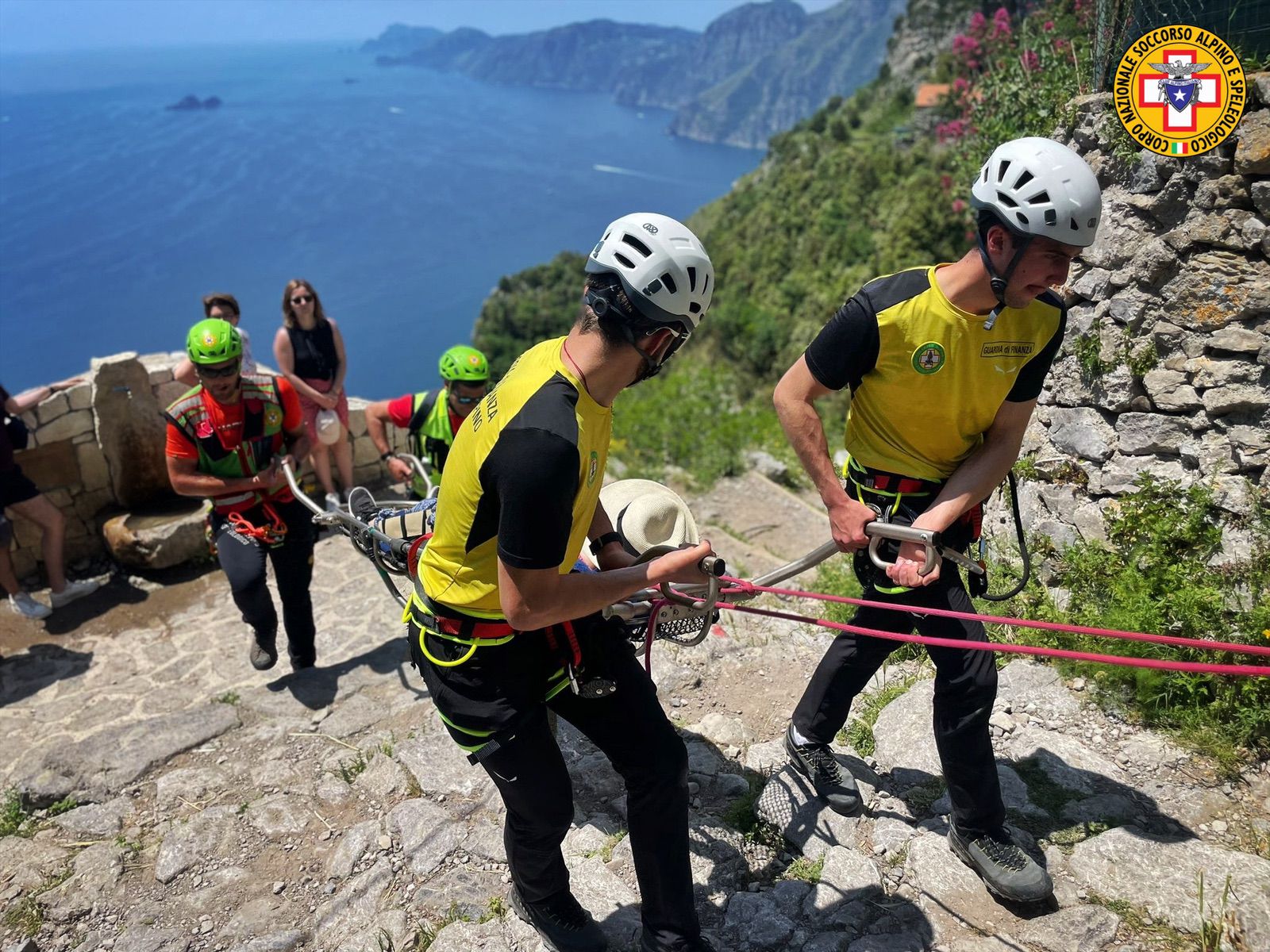 Sentiero degli Dei. Intervento del soccorso alpino e speleologico della Campania