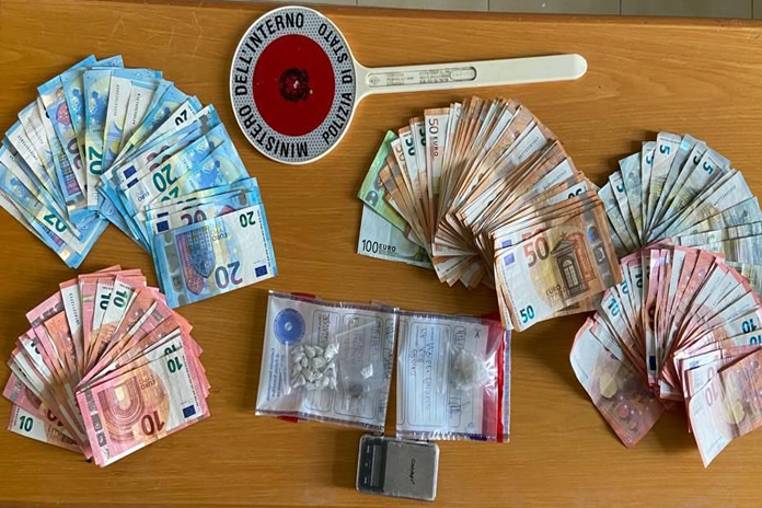 Salerno: arrestati padre e figlio spacciatori dalla Polizia di Stato