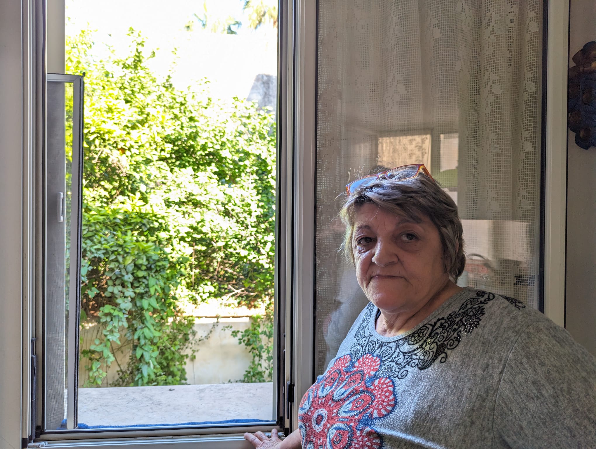 Vegetazione incolta, insetti e roditori invadono la casa di Elisabetta Giordano