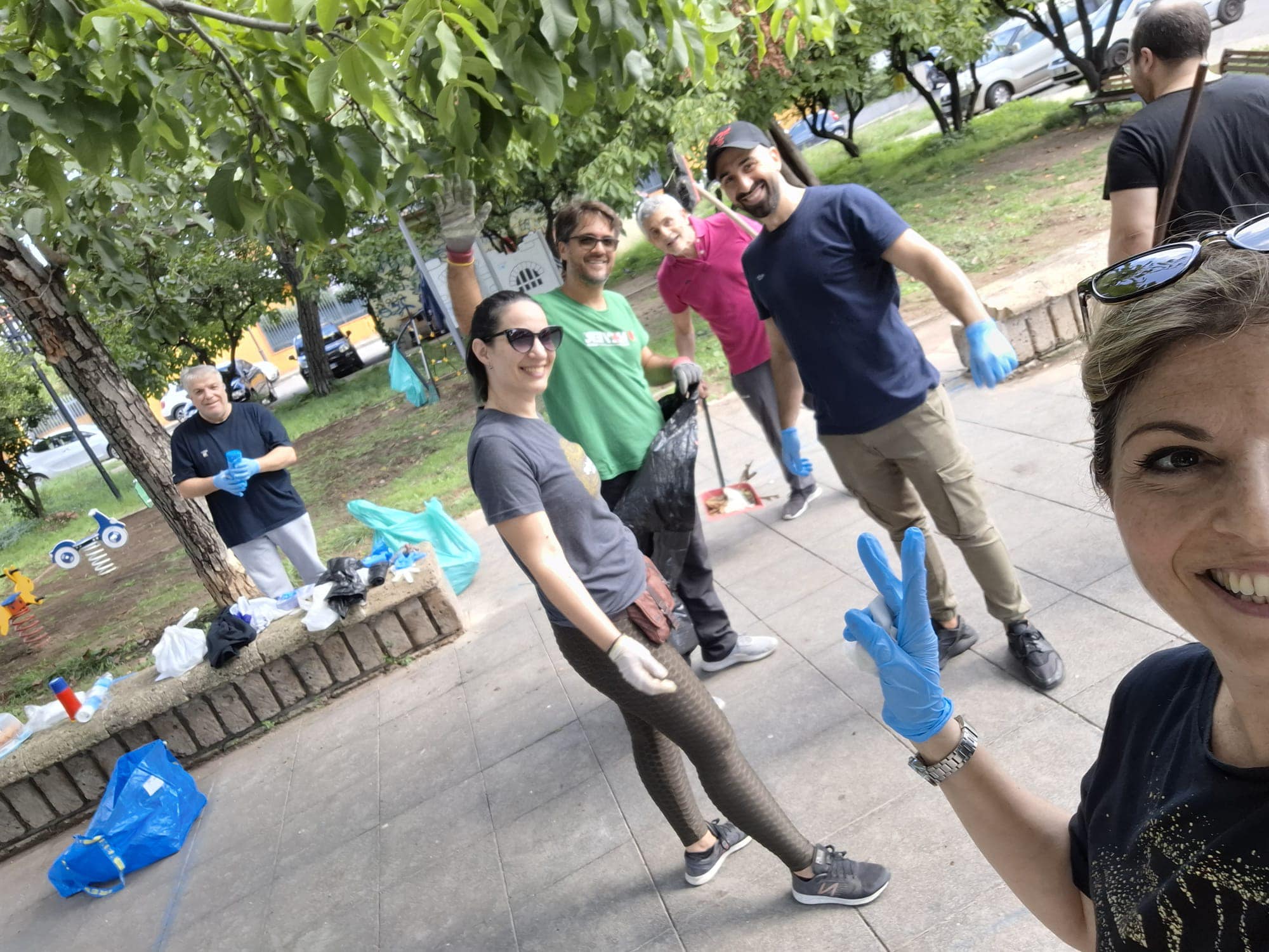 I cittadini del Parco San Rocco hanno pulito la piazzetta  