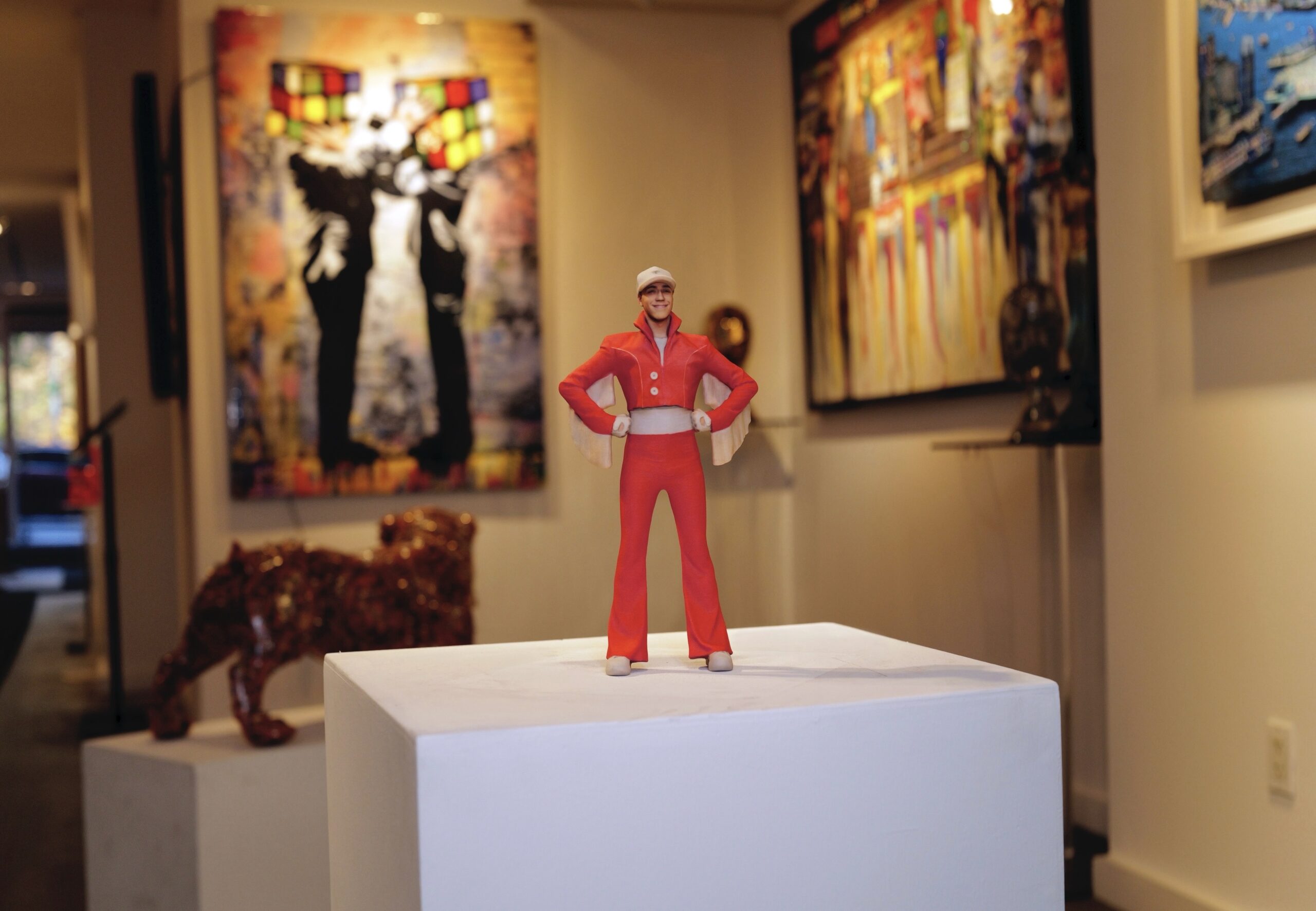 New York. Mattia Bari il primo artista a diventare un’opera d’arte con il suo TOY