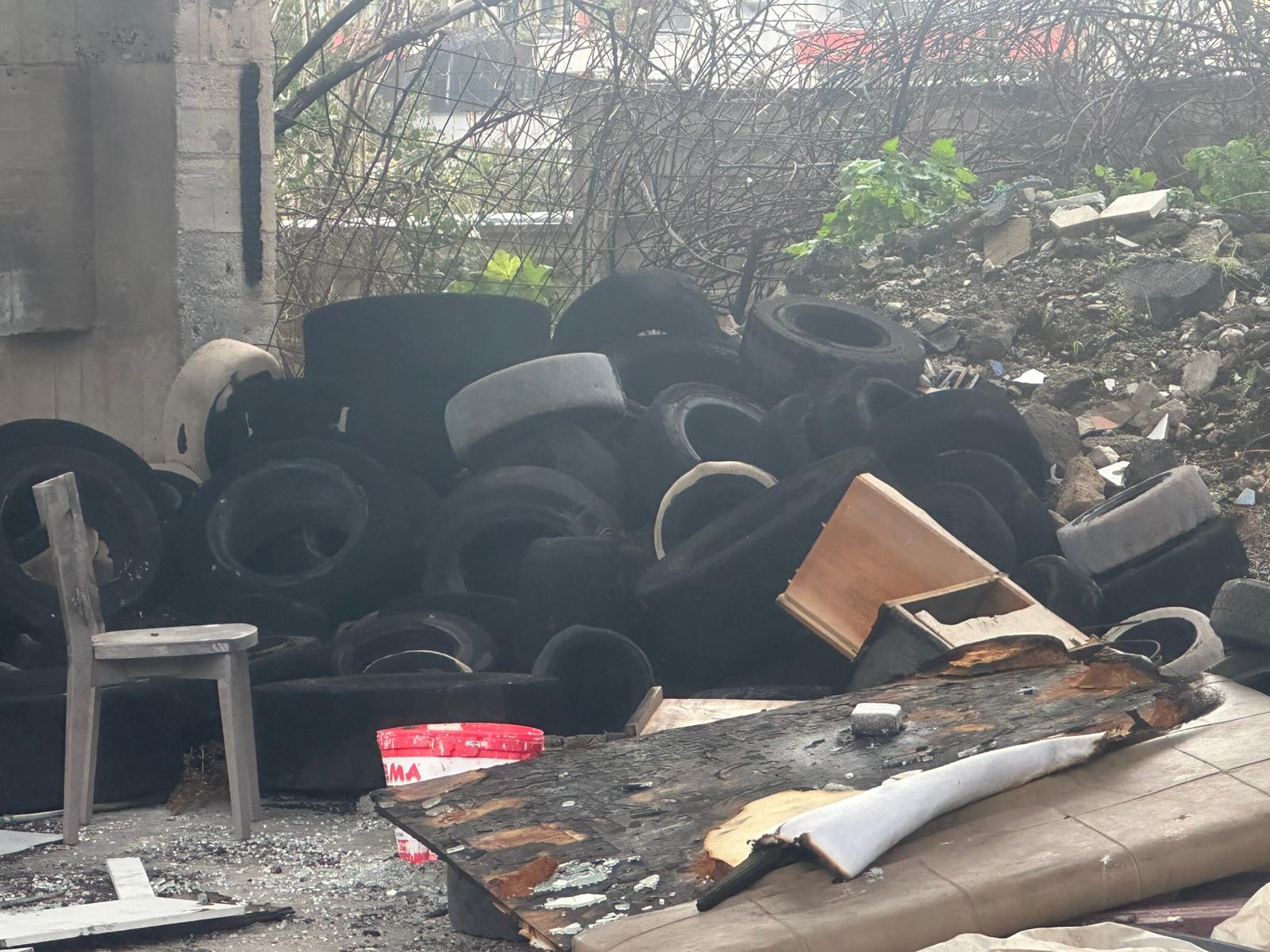 Pagani. Discarica a cielo aperto in via Leopardi: indifferenza dei cittadini