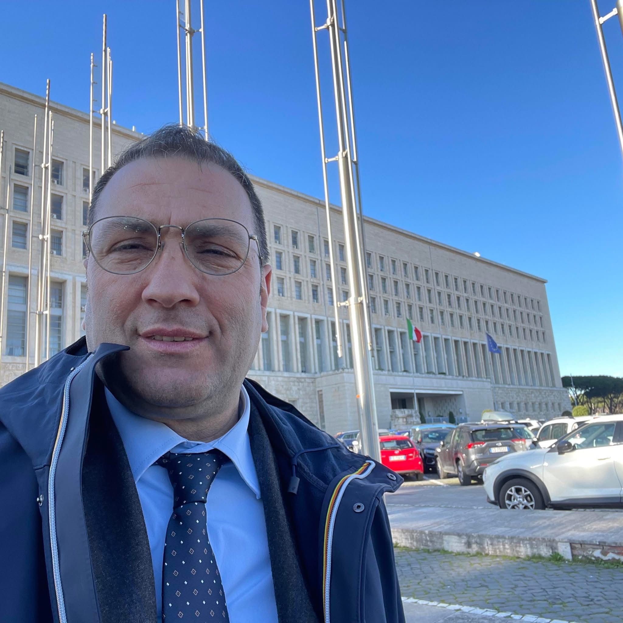 Oggi è un giorno speciale: buon compleanno all’editore Vincenzo Calce