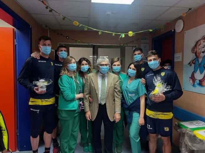La Juve Stabia in visita all'ospedale San Leonardo