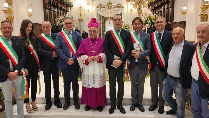 Nocera Inferiore. Discorso alla Città 2025, il Vescovo Giudice con i sindaci della Diocesi _ sestante.tv