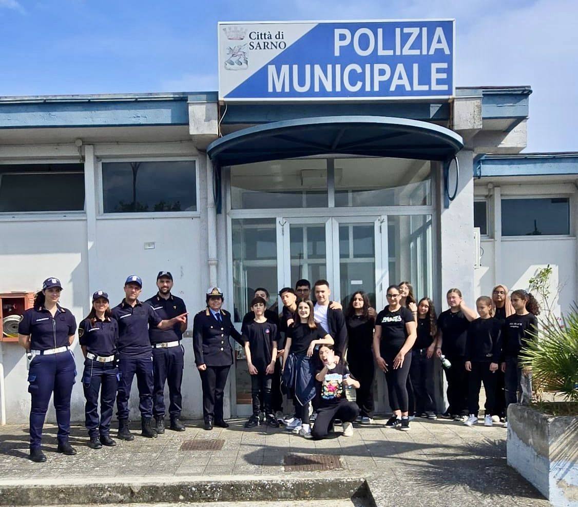 Vigile per un giorno: gli alunni alla scoperta della Polizia Municipale di Sarno