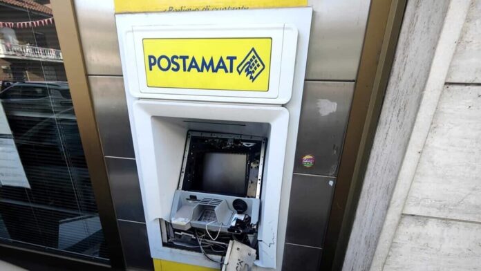 esplosione-furto-bancomat-ufficio-postale