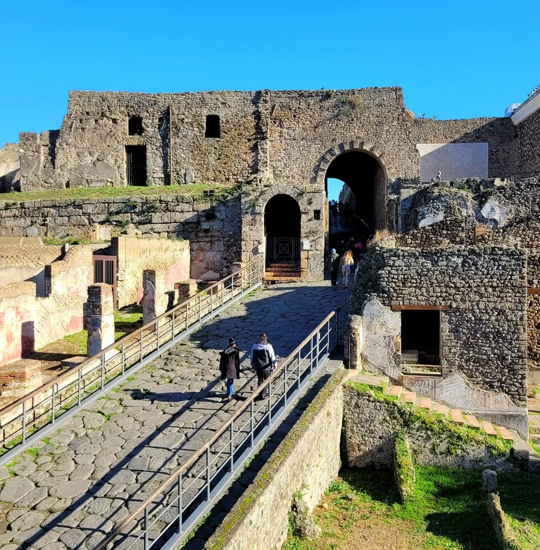 Pompei, donna investita da un Bus nel Parco Archeologico